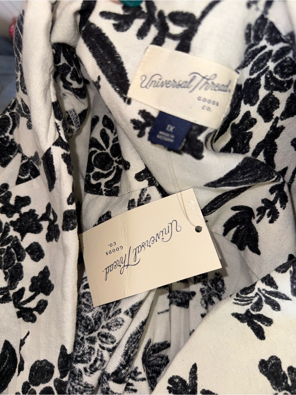 Universal Thread (1X) Brand New Cream/Black Floral Pattern Linen Blend Button Up - Picture 2 of 5
